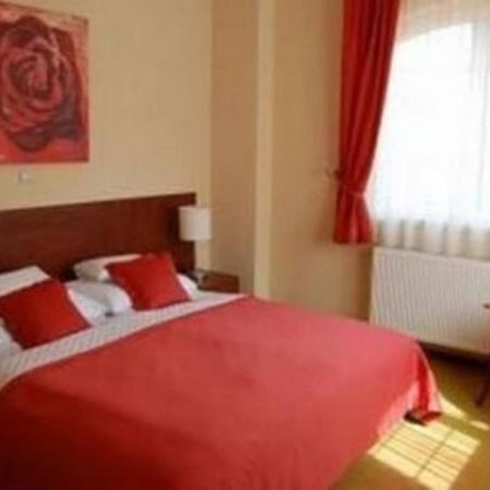 Bed and Breakfast Staff House Nyíregyháza Zewnętrze zdjęcie