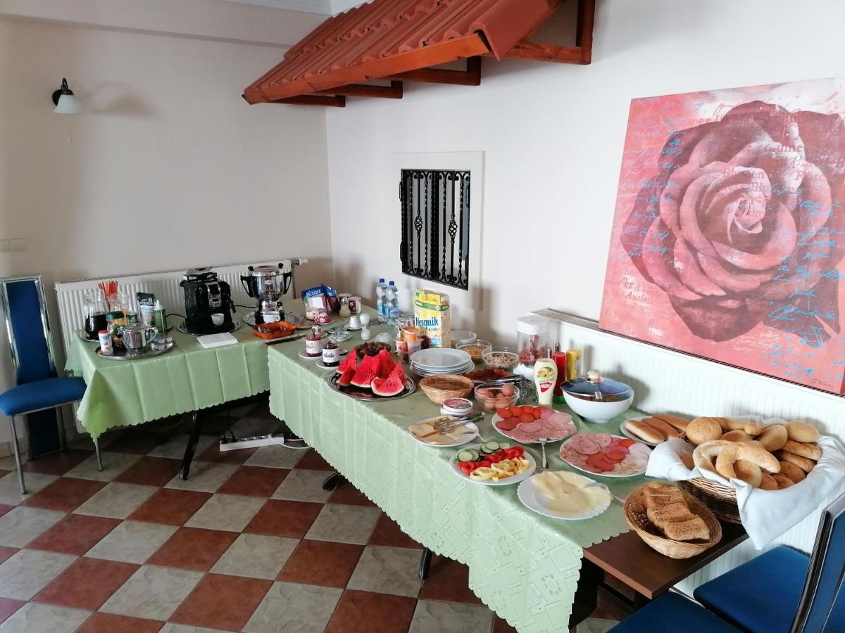 Bed and Breakfast Staff House Nyíregyháza Zewnętrze zdjęcie