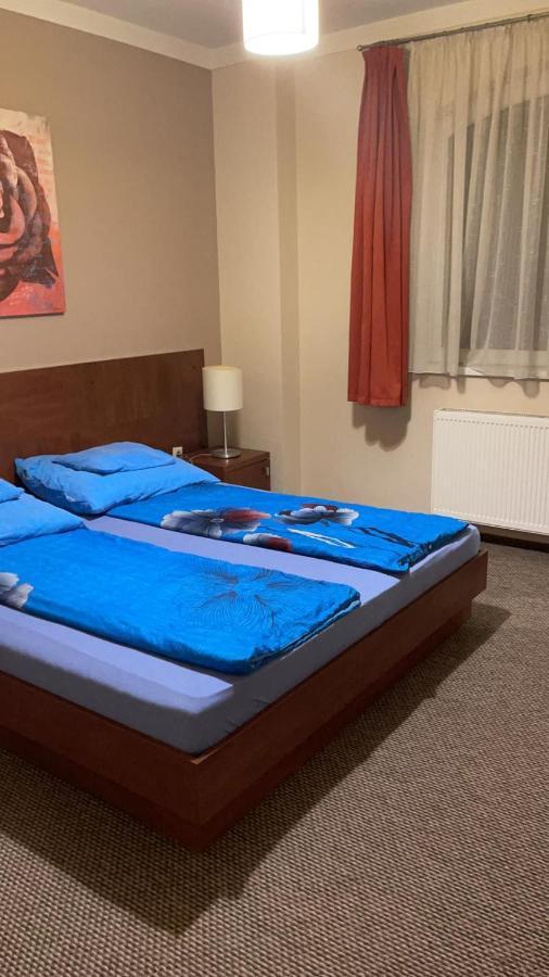 Bed and Breakfast Staff House Nyíregyháza Zewnętrze zdjęcie