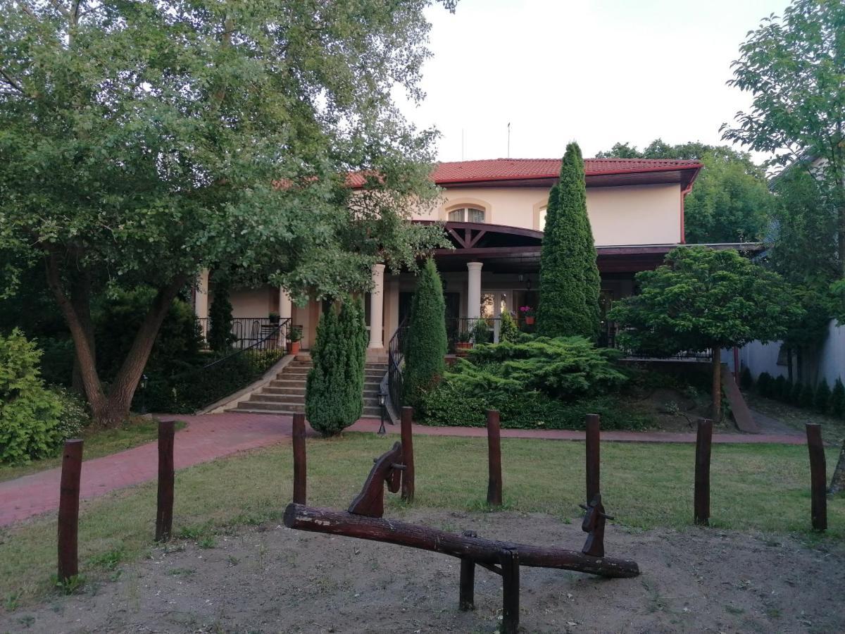 Bed and Breakfast Staff House Nyíregyháza Zewnętrze zdjęcie