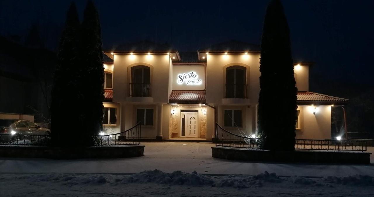 Bed and Breakfast Staff House Nyíregyháza Zewnętrze zdjęcie