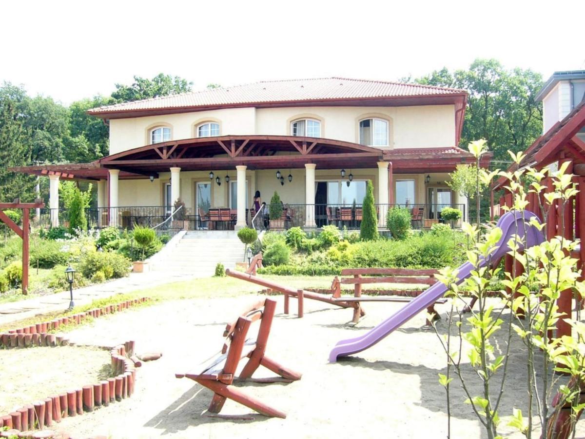 Bed and Breakfast Staff House Nyíregyháza Zewnętrze zdjęcie