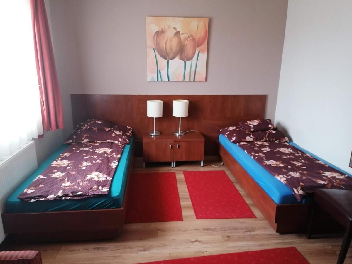 Bed and Breakfast Staff House Nyíregyháza Zewnętrze zdjęcie