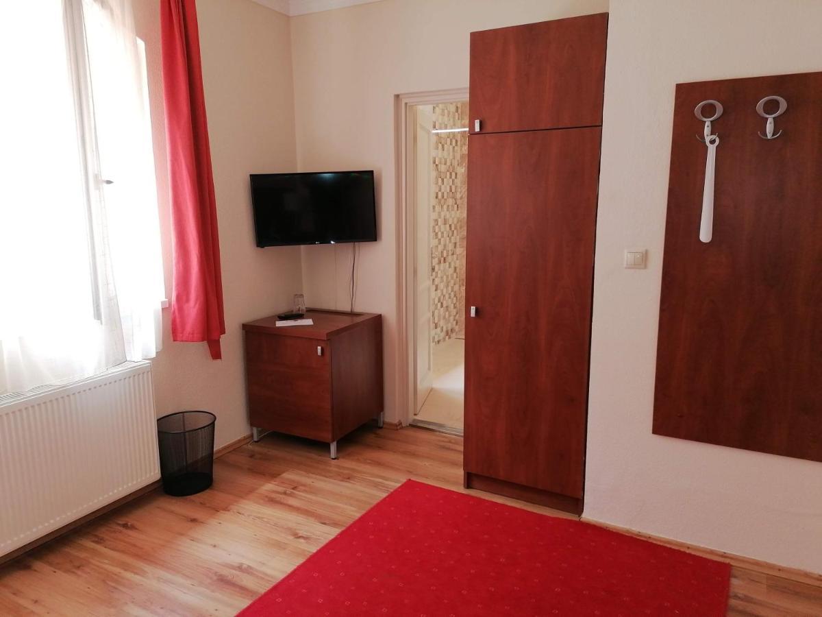 Bed and Breakfast Staff House Nyíregyháza Zewnętrze zdjęcie